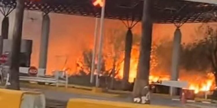 Cierran por incendio Puente Internacional Lucio Blanco-Los Indios