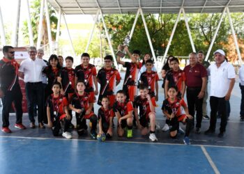 Niñas Basquetbolistas de la primaria Ford, conquistan medalla de bronce en nacional