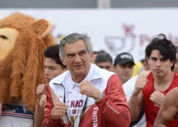 Mi gober alistándose para seguir dando la pelea. y hoy el Canelo hará lo propio