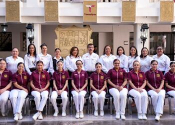 Rector de la UAT reconoce labor humanista de enfermeras y enfermeros