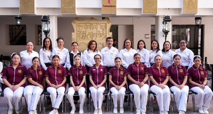 Rector de la UAT reconoce labor humanista de enfermeras y enfermeros