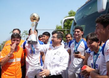 Rector de la UAT, recibe a los Correcaminos campeones de la Liga Premier