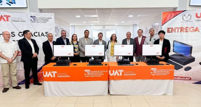 Entrega rector de la UAT equipamiento a universitarios de Nuevo Laredo