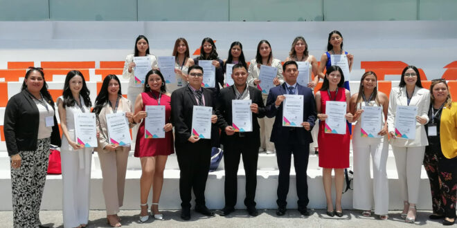 Reciben 17 médicos egresados de la UAT el premio nacional CENEVAL