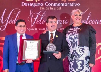 Recibe Dámaso Anaya Premio Nacional al Mérito Profesional 2025
