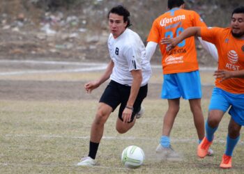 Listo octagonal de fútbol «Chon Bautista» en campo loma alta