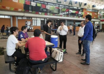 Rector y estudiantes de la UAT comparten jornada universitaria