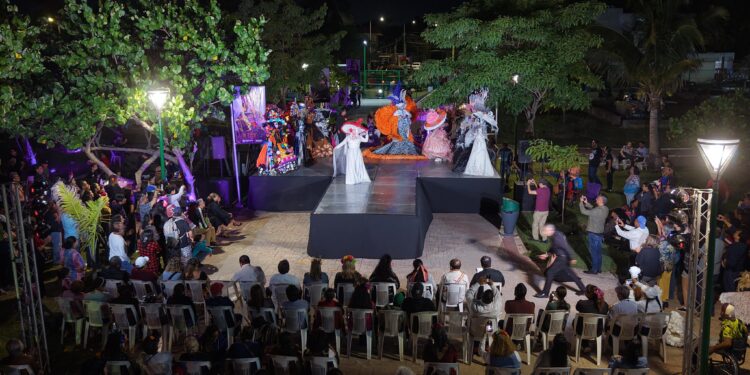 Ciudad Madero, cierra fiesta de gran colorido, “Luz y Tradición” en día de todos los Santos