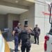 Srio General de Gobierno, acude a saludar a personal de Estación Segura, en este periodo vacacional