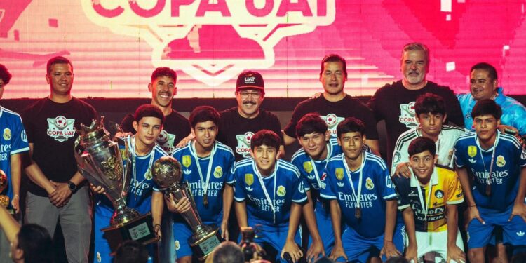 Rector Dámaso Anaya y Ricardo Chávez inauguran edición 42 de Copa UAT