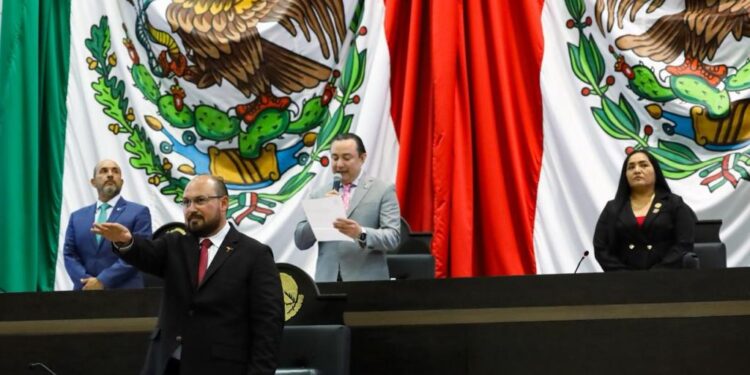 Después de comparecer ante los diputados, el «Calabazo» Villegas, salió como los buenos toreros