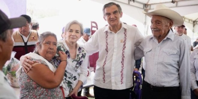 Américo y María de Villarreal llevan apoyos y servicios gratuitos a las familias de Antiguo Morelos