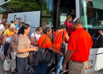 Programa de Turismo Social lleva a adultos mayores a pasear a El Chorrito en Hidalgo, Tamaulipas
