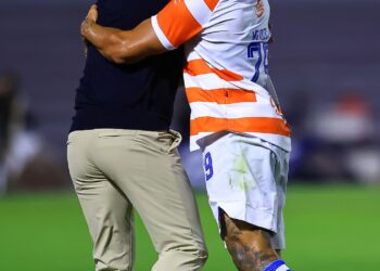 CORRECAMINOS FUE LETAL FRENTE AL CAMPEÓN Y LO VENCE 3 A 1