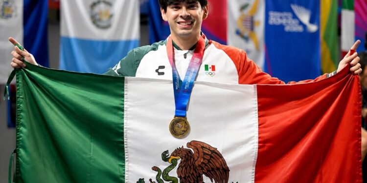 Estudiante de la UAT conquista el oro en esgrima en Santo Domingo 2026