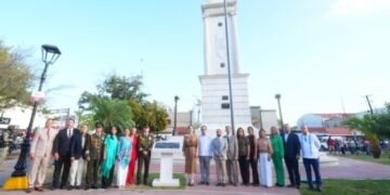 DEVELA GOBIERNO DE NUEVO LAREDO PLACA CONMEMORATIVA POR LOS 100 AÑOS DEL RELOJ DE LA PLAZA HIDALGO